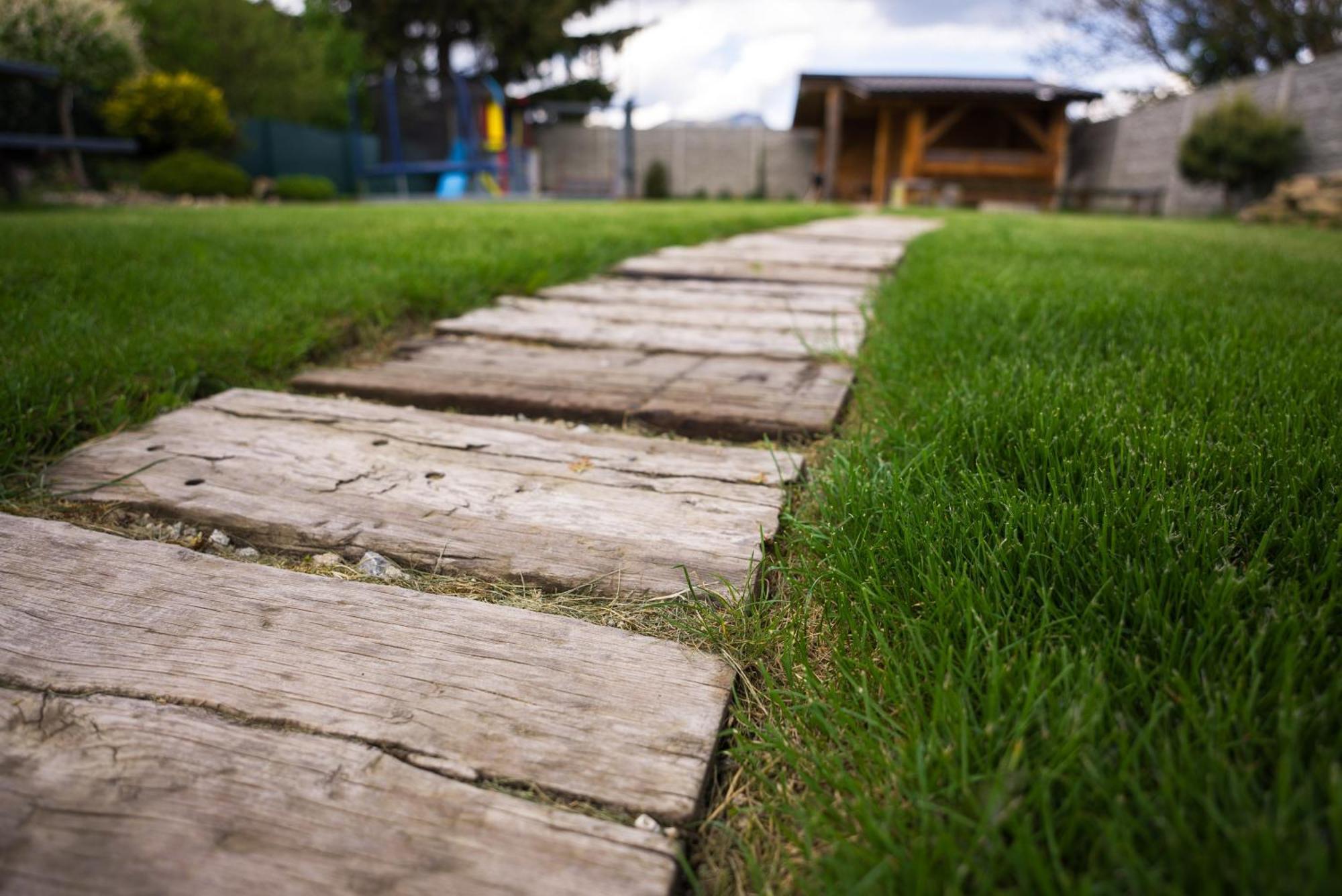 Apartmany Banff Bešeňová エクステリア 写真