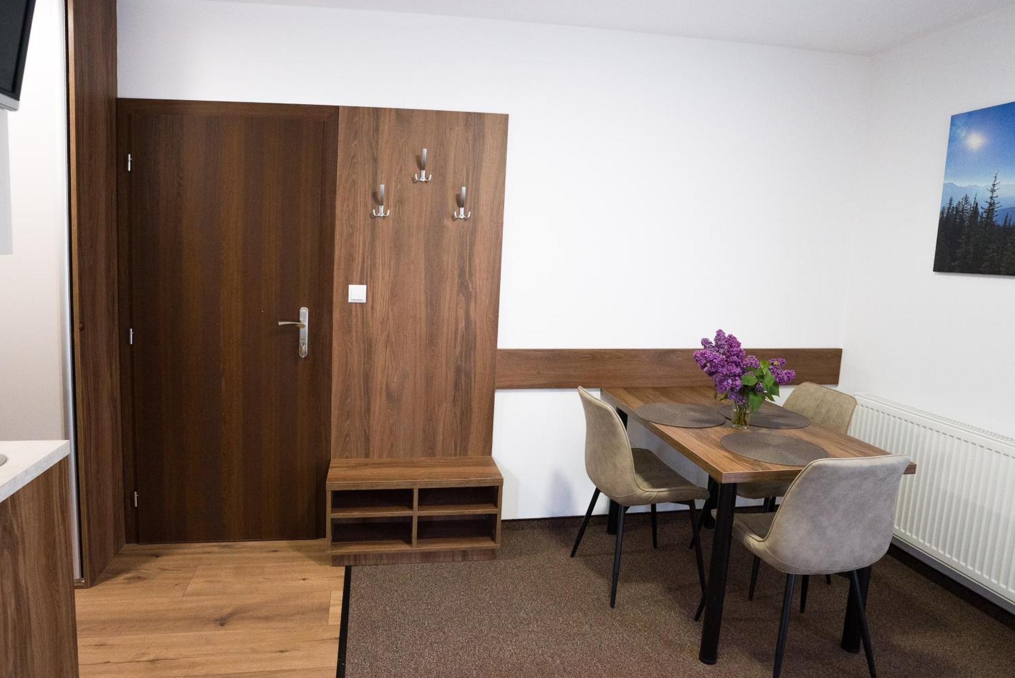 Apartmany Banff Bešeňová エクステリア 写真