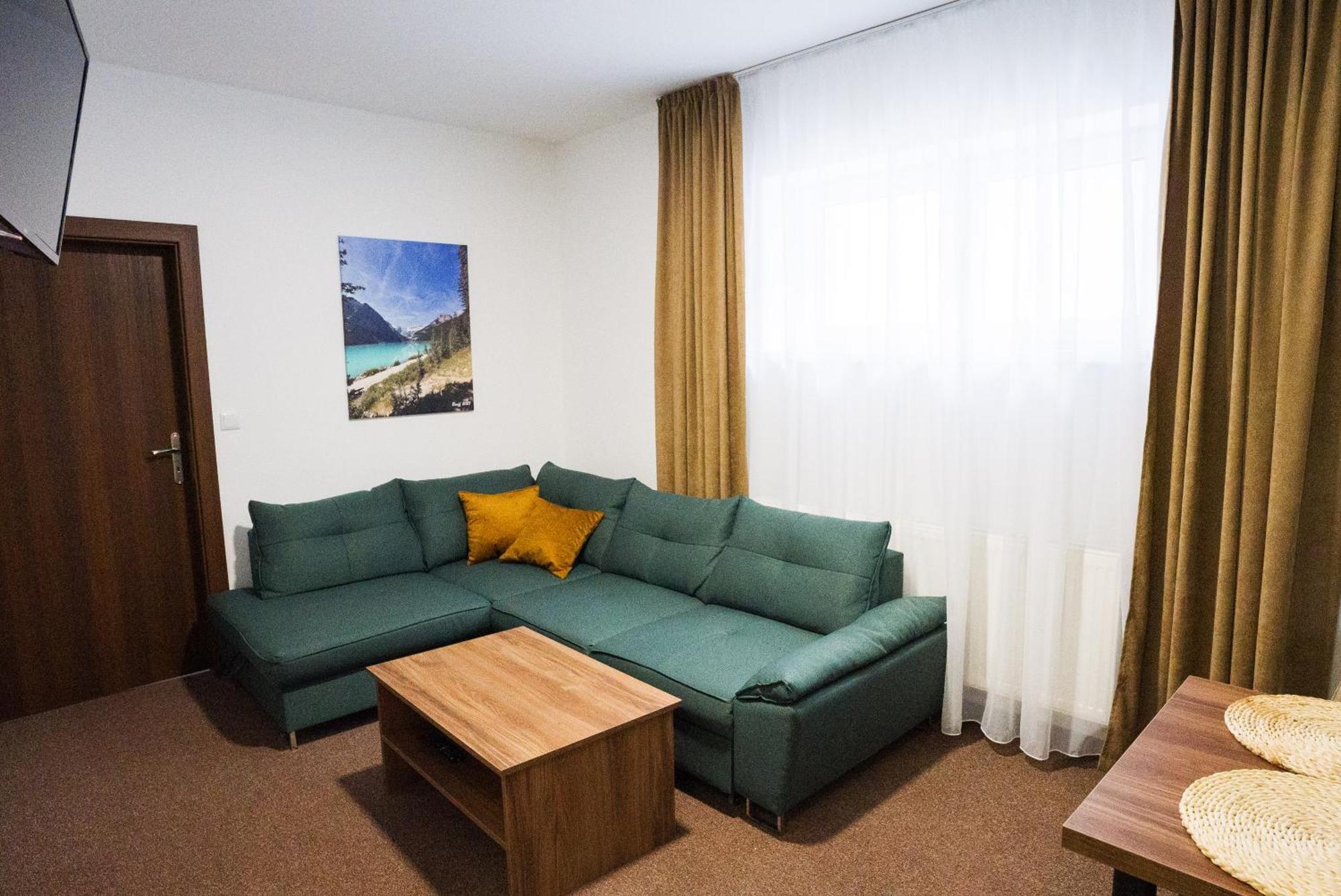 Apartmany Banff Bešeňová エクステリア 写真